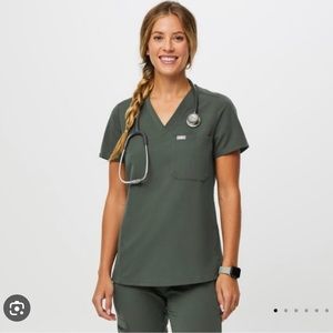 Figs Catarina One pocket scrub top + High Waisted Zamora Joggers